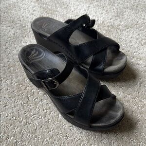 Dansko | Sela Leather Chunky Heel Adjustable Sandals in Black | Size 36